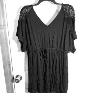 Maternity V-neck tunic.